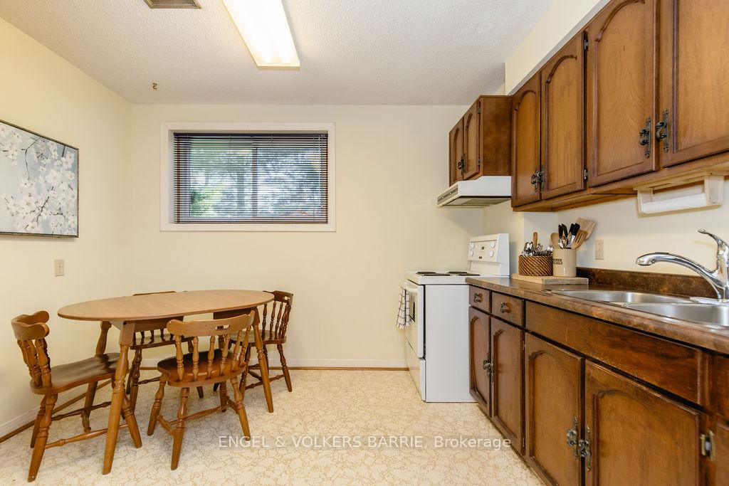 Photo 28 of 41 Willow Landing Road, Springwater, Midhurst — HOMEH