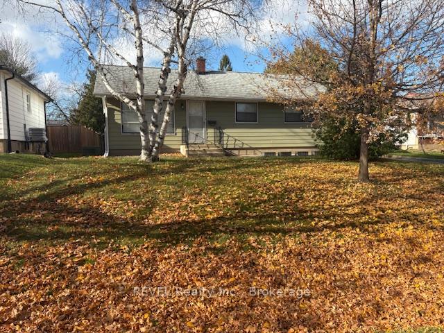 Photo 2 of 3 Westdale Drive, St. Catharines, Western Hill — HOMEH
