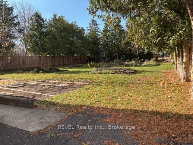 Photo 4 of 3 Westdale Drive, St. Catharines, Western Hill — HOMEH