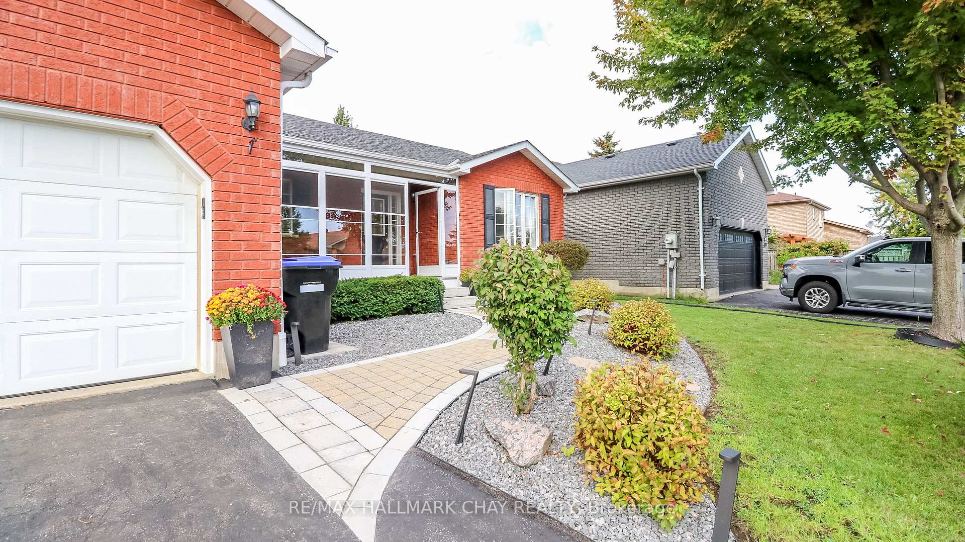 Photo 3 of 5 Burton Crescent, Springwater, Elmvale — HOMEH