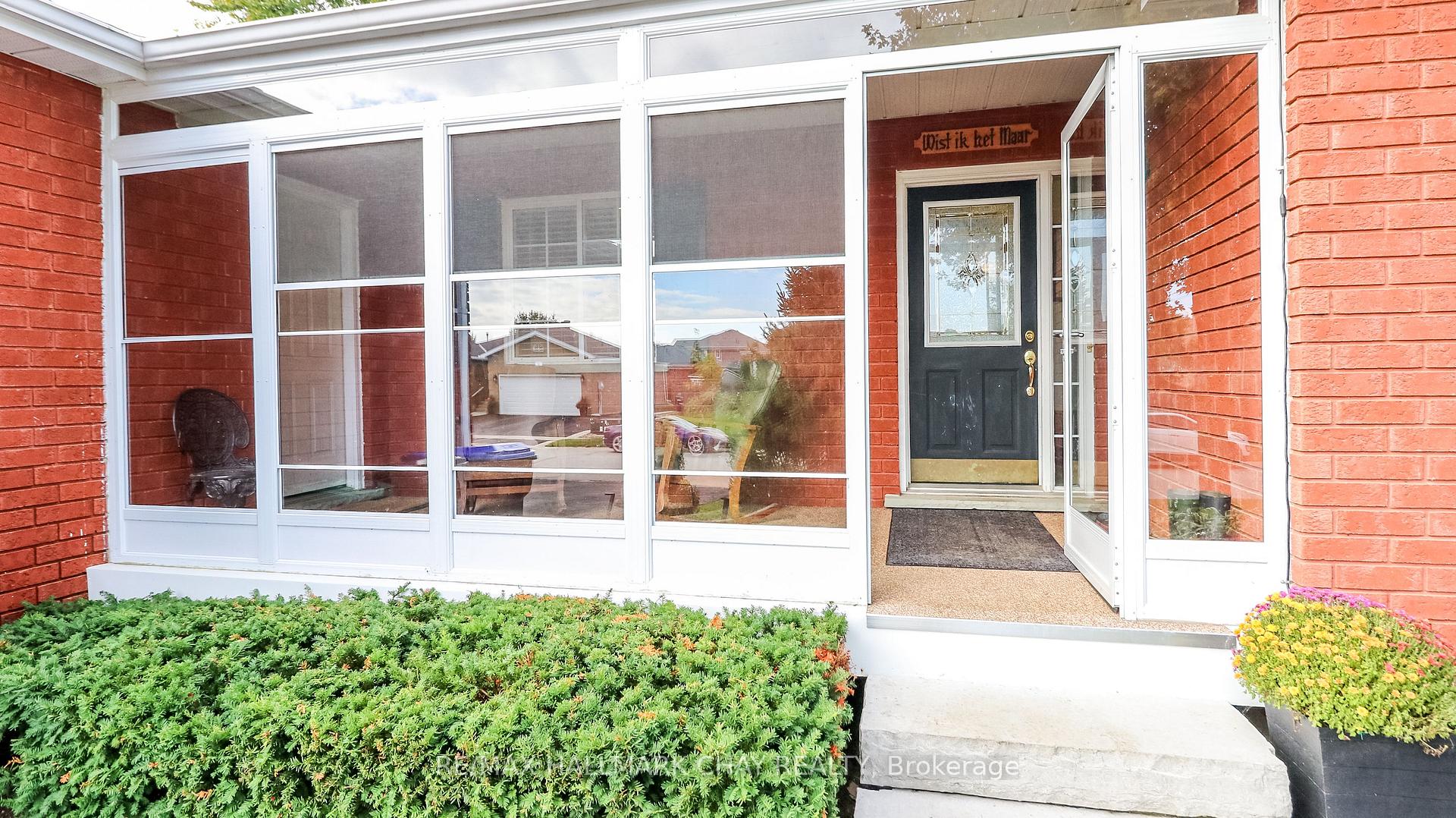 Photo 6 of 5 Burton Crescent, Springwater, Elmvale — HOMEH