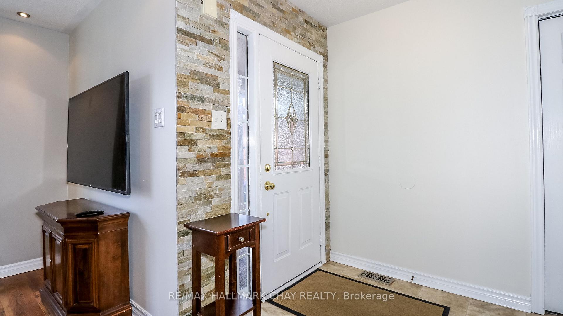 Photo 9 of 5 Burton Crescent, Springwater, Elmvale — HOMEH