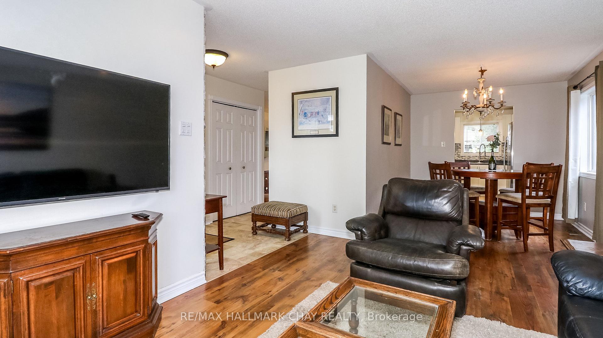 Photo 11 of 5 Burton Crescent, Springwater, Elmvale — HOMEH