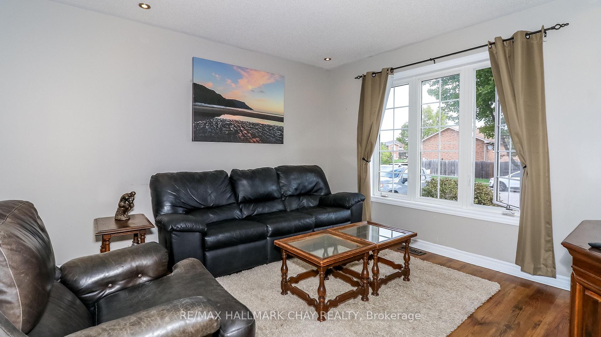 Photo 12 of 5 Burton Crescent, Springwater, Elmvale — HOMEH
