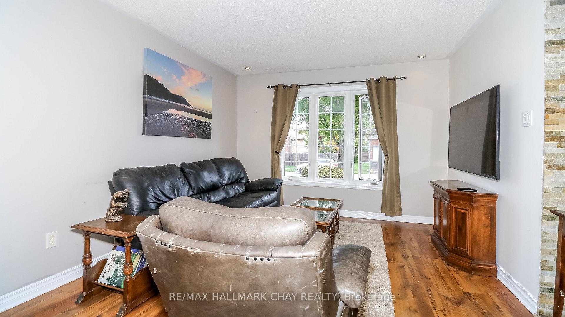 Photo 13 of 5 Burton Crescent, Springwater, Elmvale — HOMEH