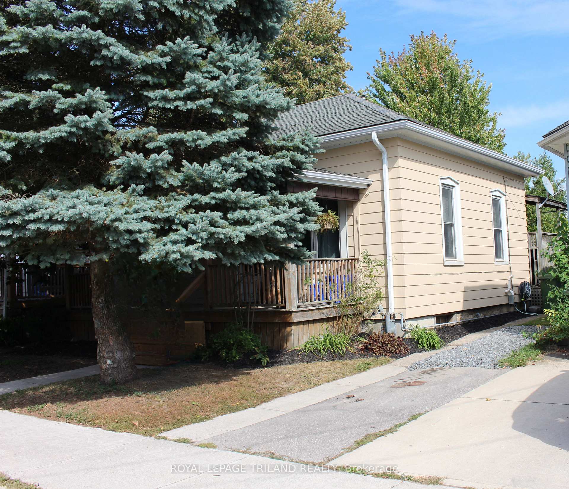 Photo 3 of 83 Flora Street, St. Thomas — HOMEH
