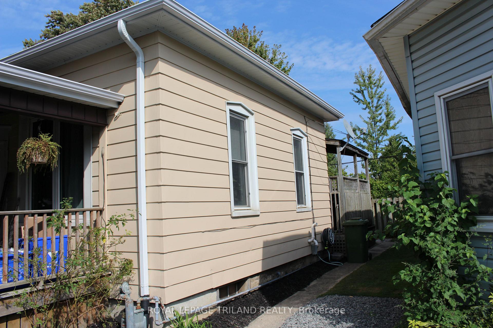 Photo 4 of 83 Flora Street, St. Thomas — HOMEH