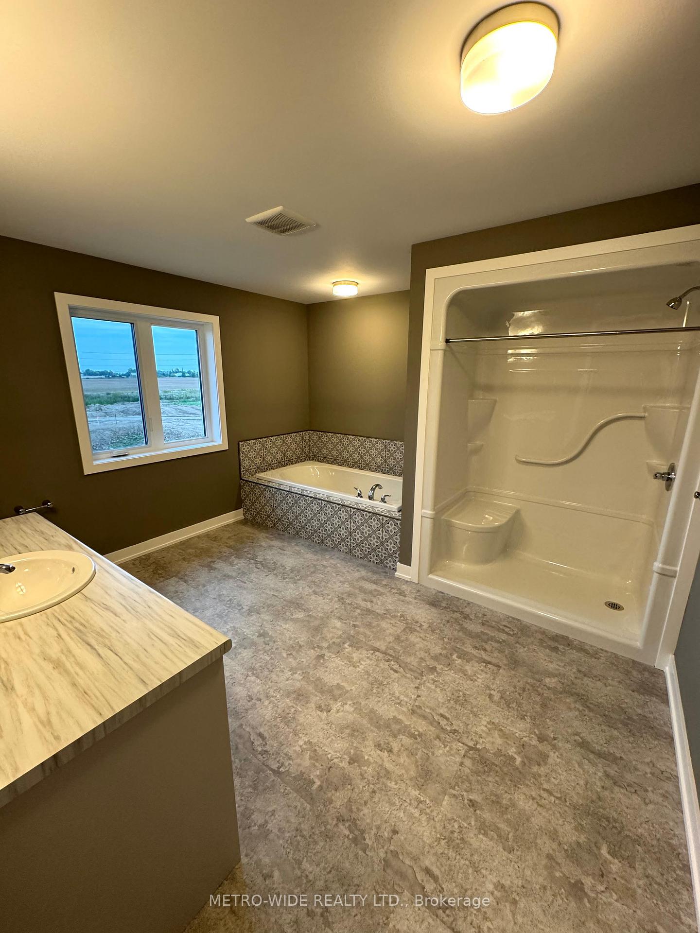 Photo 8 of 183 Renaissance Drive E, St. Thomas — HOMEH