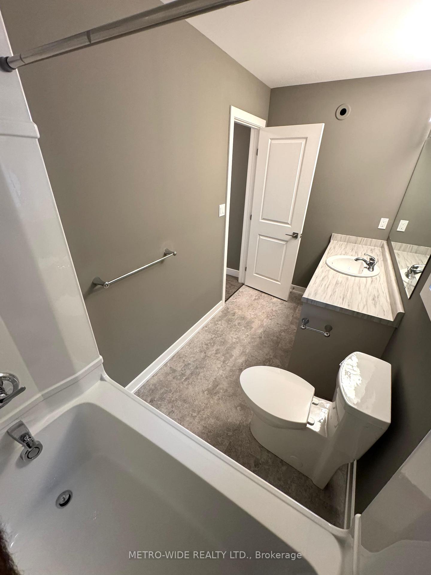 Photo 11 of 183 Renaissance Drive E, St. Thomas — HOMEH