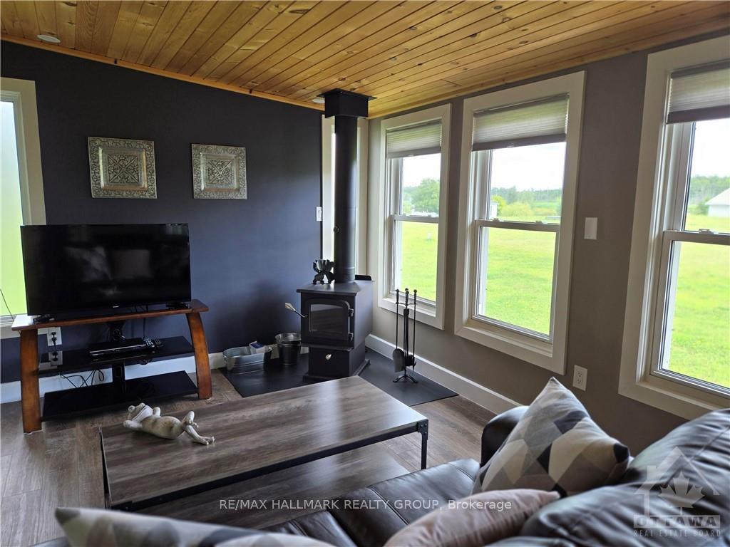 Photo 8 of 7 Strickland, Ottawa, Remainder of Stittsville & Area — HOMEH