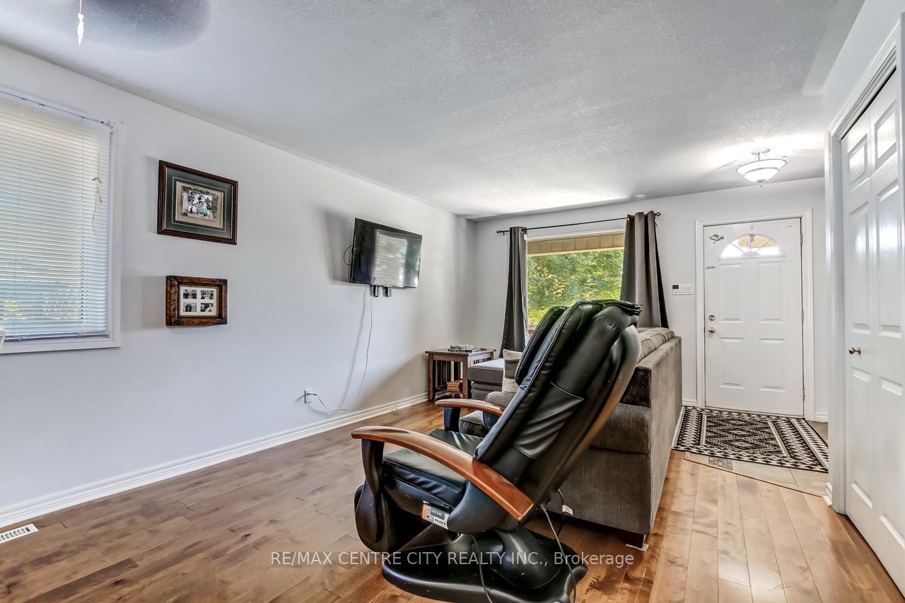 Photo 5 of 557 Wellington Street, St. Thomas — HOMEH