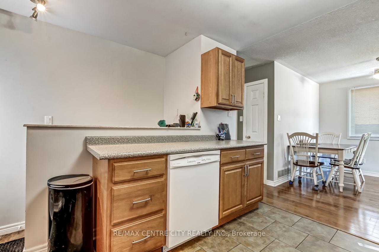 Photo 9 of 557 Wellington Street, St. Thomas — HOMEH