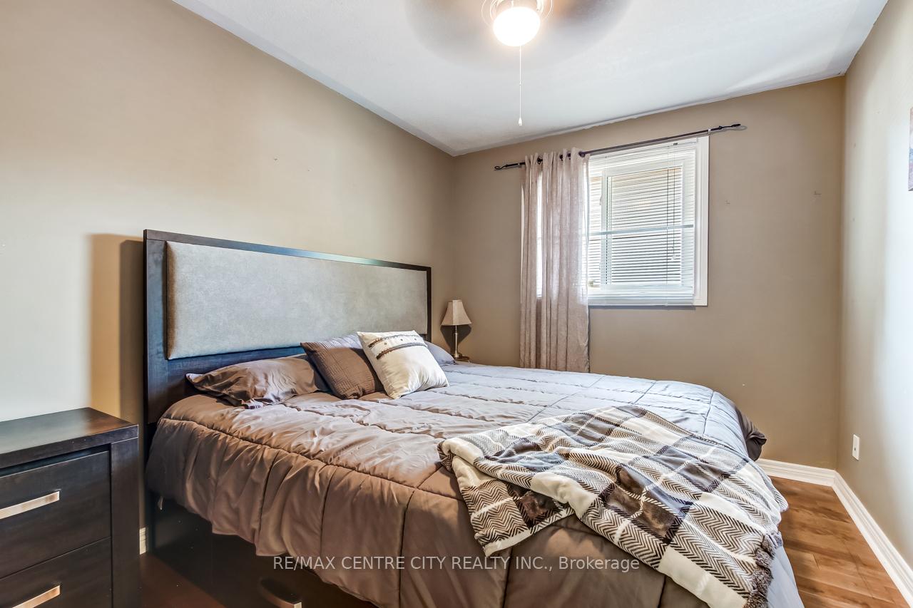 Photo 11 of 557 Wellington Street, St. Thomas — HOMEH