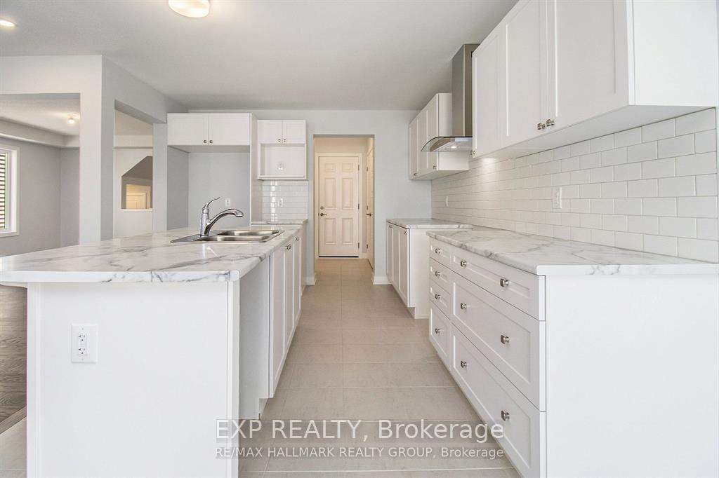 Photo 10 of 1027 Showman Street, Ottawa, Goulbourn Twp From Franktown Rd/South To Rideau — HOMEH