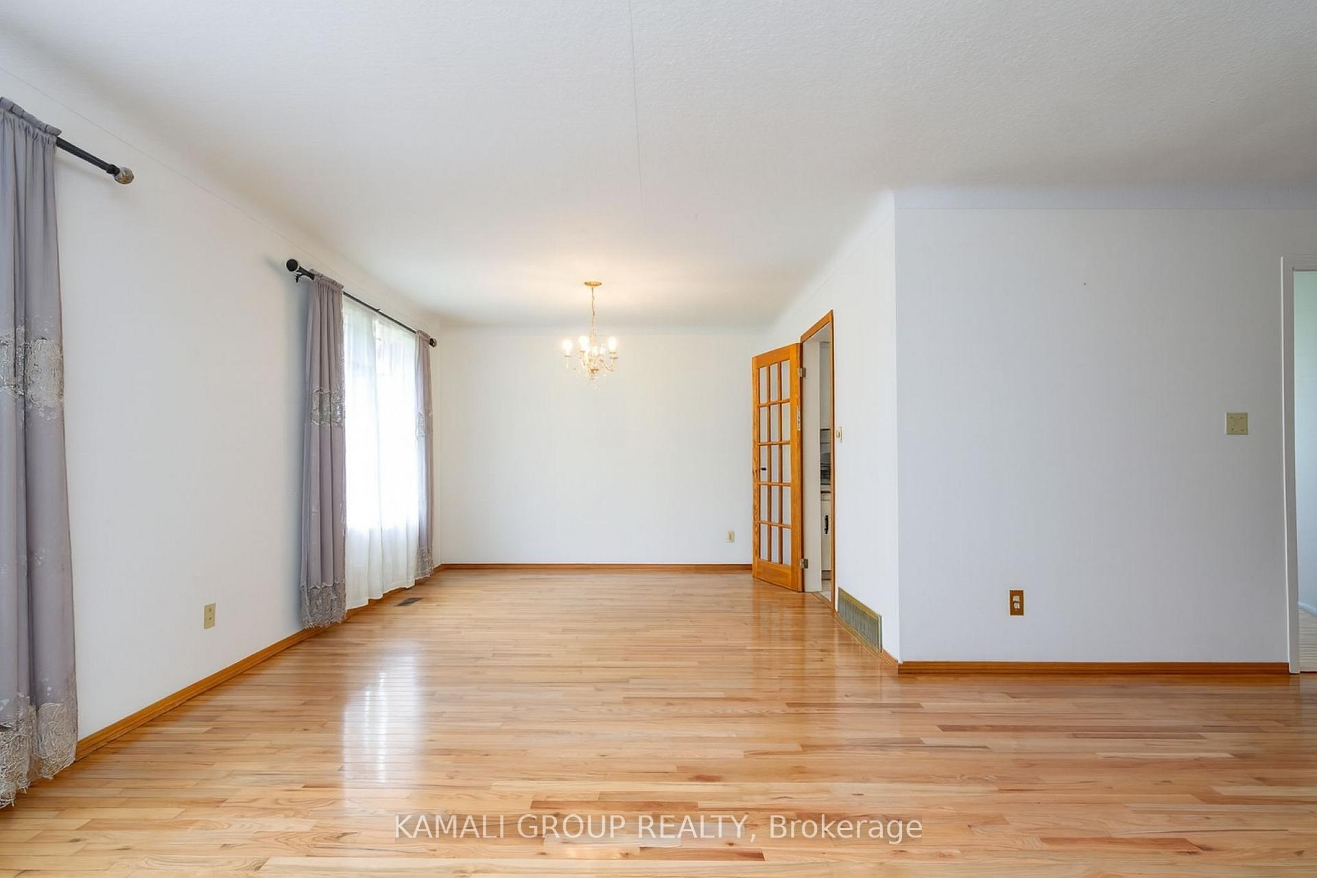 Photo 3 of 638 Carlton Street, St. Catharines, Carlton/Bunting — HOMEH