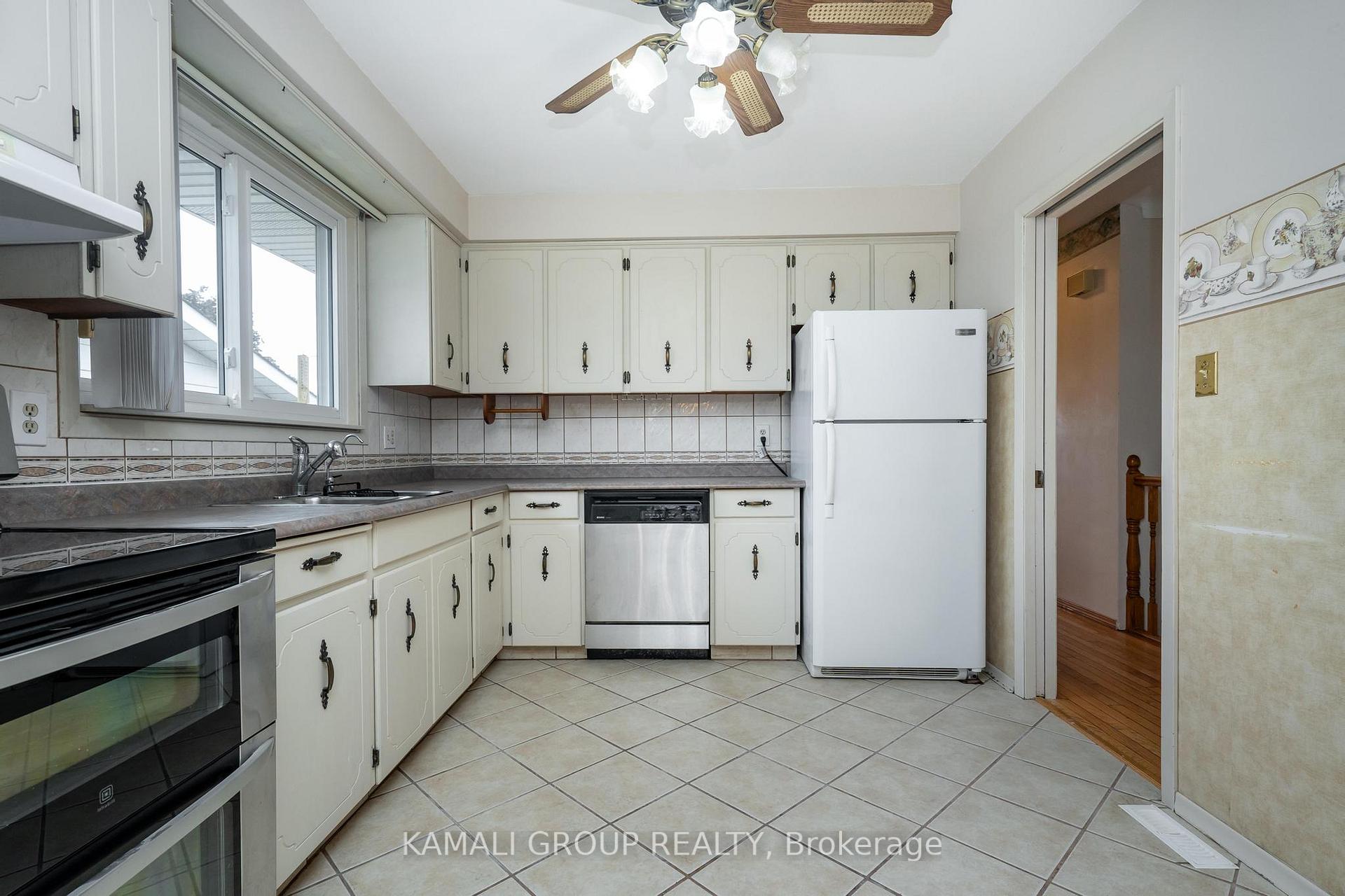 Photo 6 of 638 Carlton Street, St. Catharines, Carlton/Bunting — HOMEH