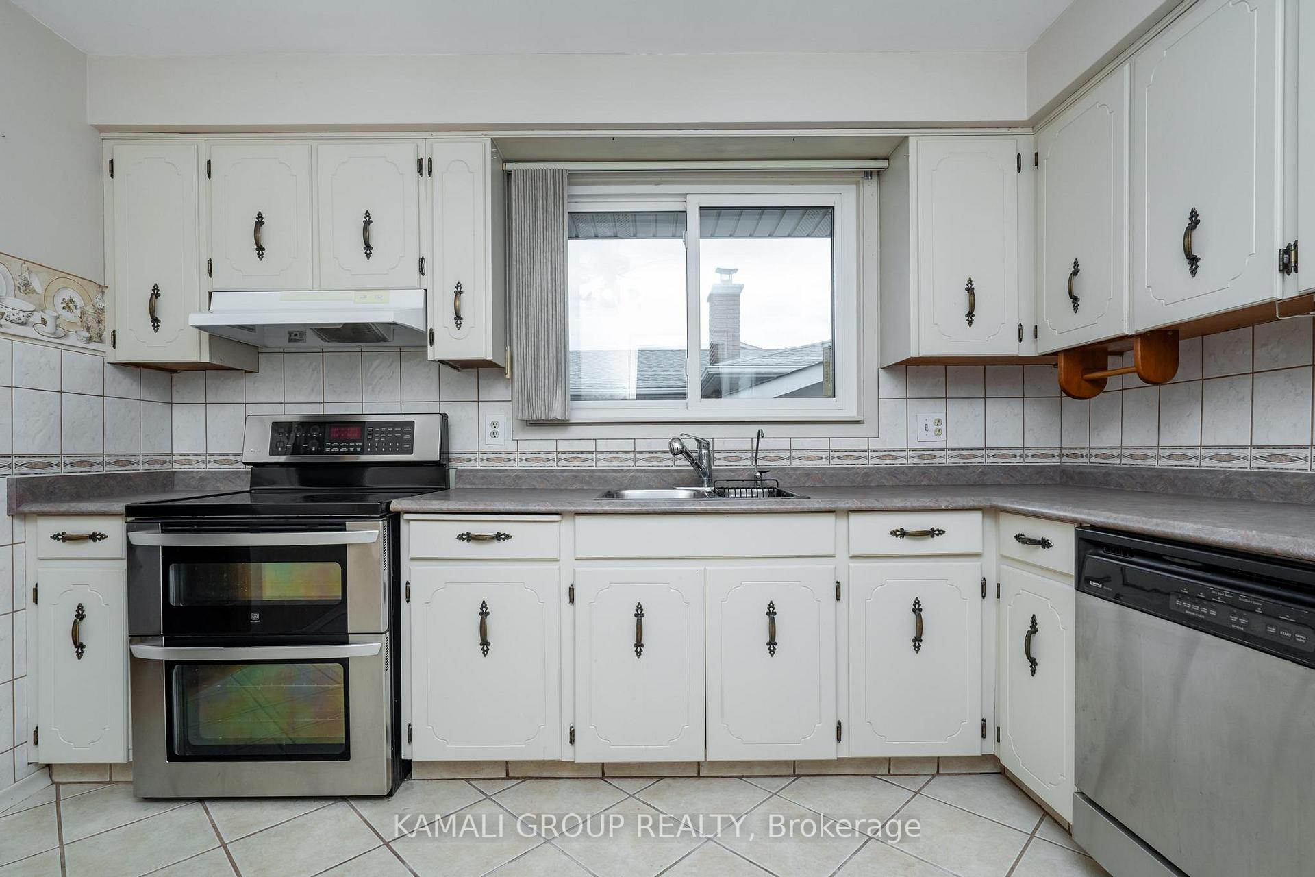 Photo 7 of 638 Carlton Street, St. Catharines, Carlton/Bunting — HOMEH
