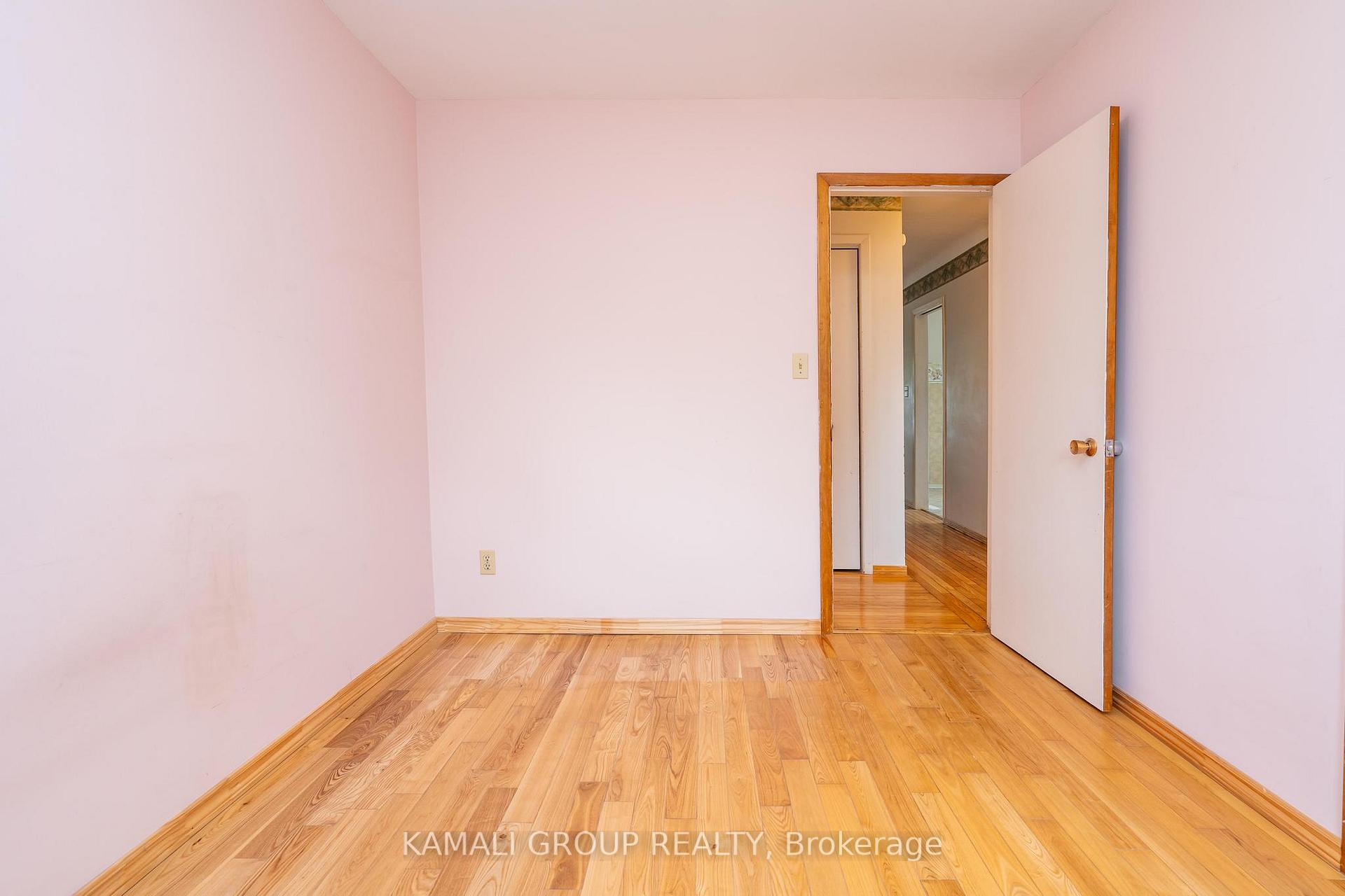 Photo 14 of 638 Carlton Street, St. Catharines, Carlton/Bunting — HOMEH