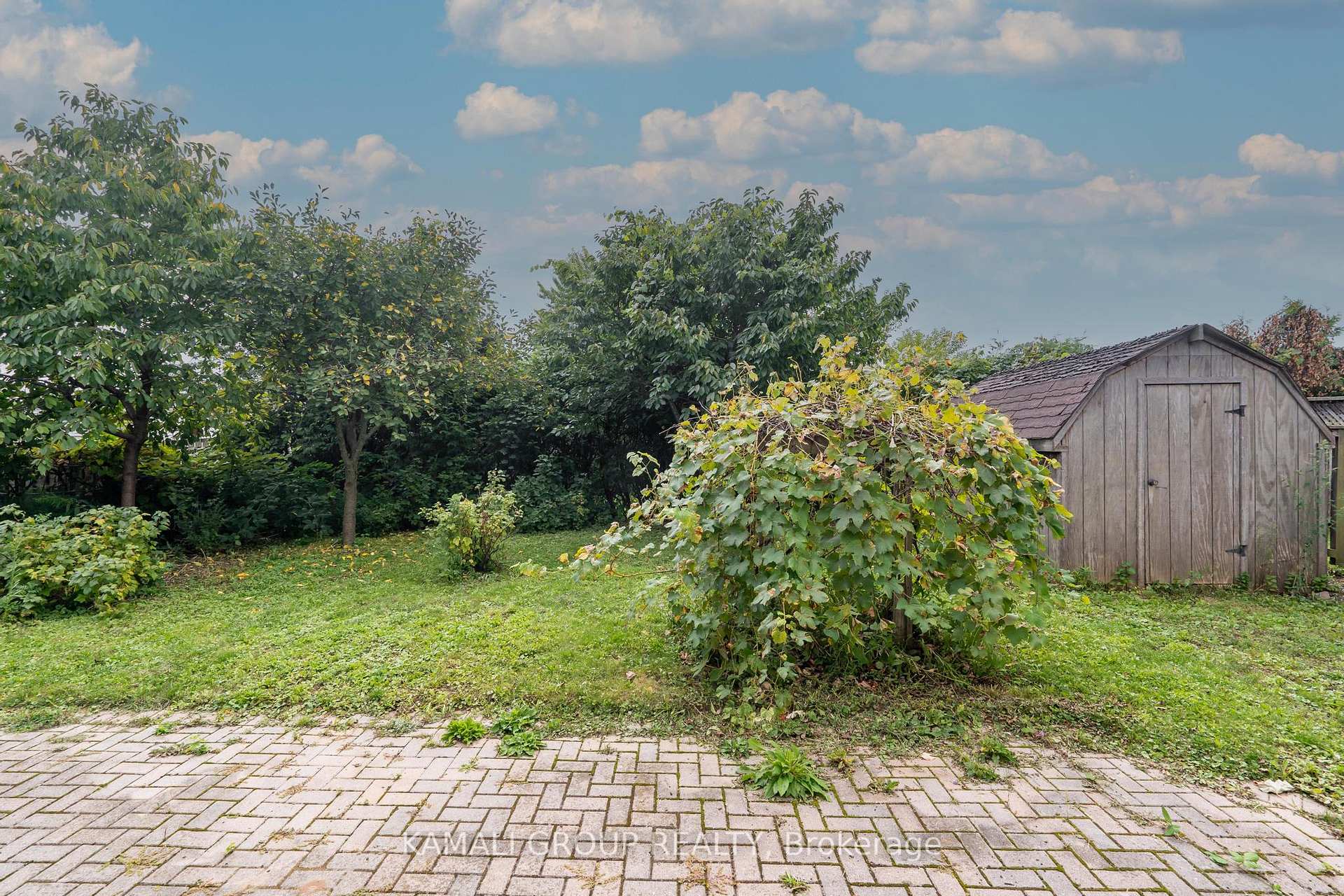 Photo 19 of 638 Carlton Street, St. Catharines, Carlton/Bunting — HOMEH