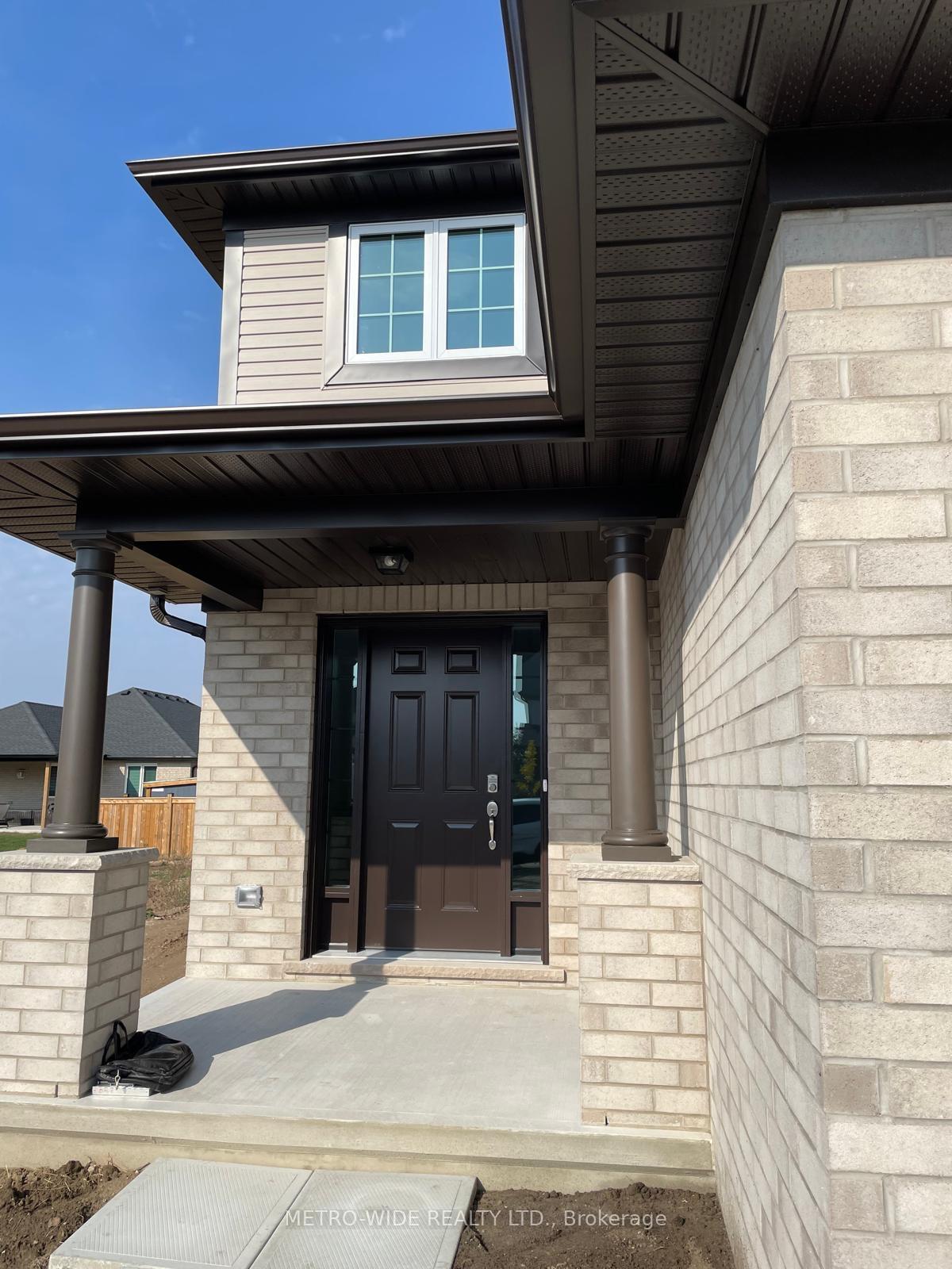 Photo 2 of 11 Silverleaf Path E, St. Thomas — HOMEH