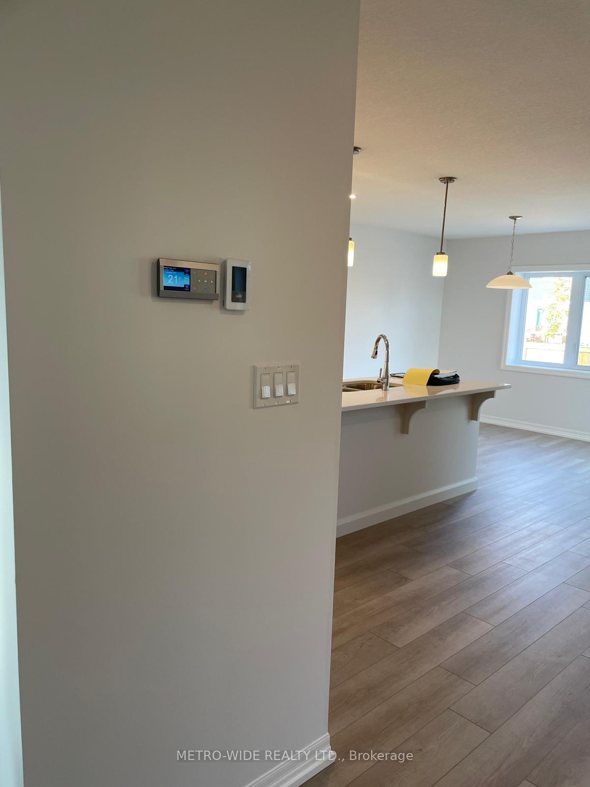 Photo 3 of 11 Silverleaf Path E, St. Thomas — HOMEH