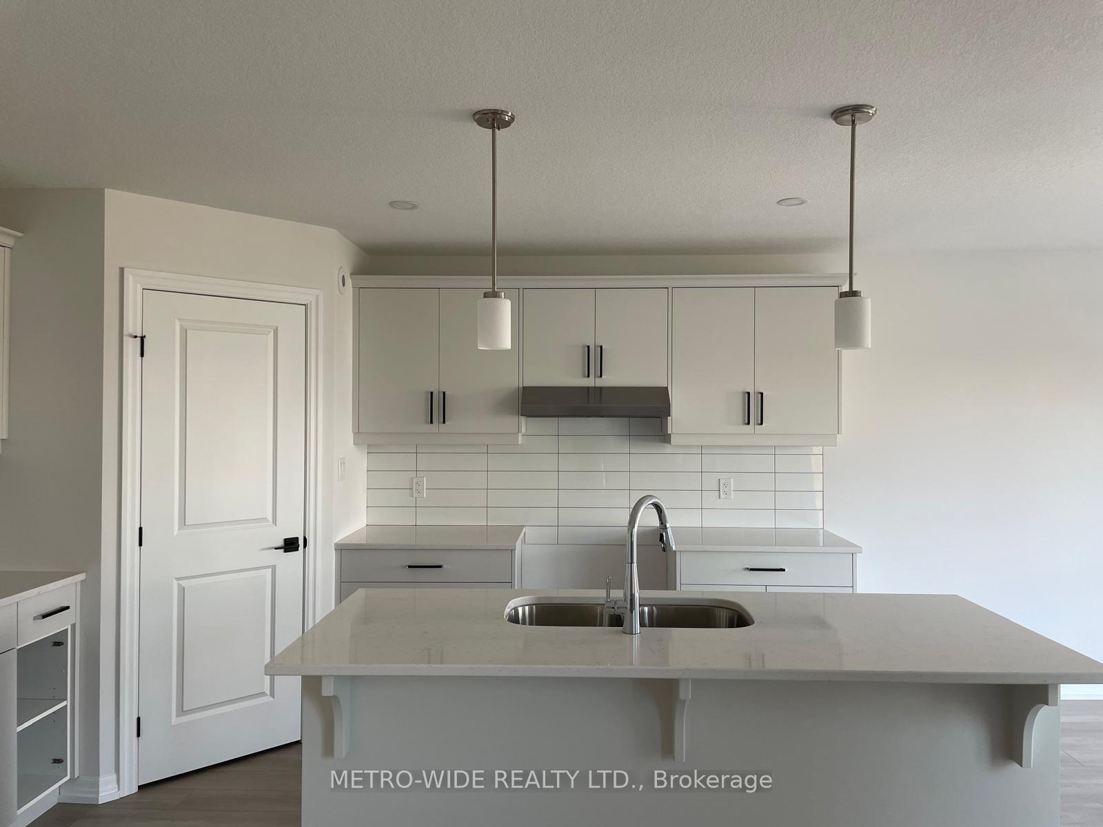 Photo 5 of 11 Silverleaf Path E, St. Thomas — HOMEH