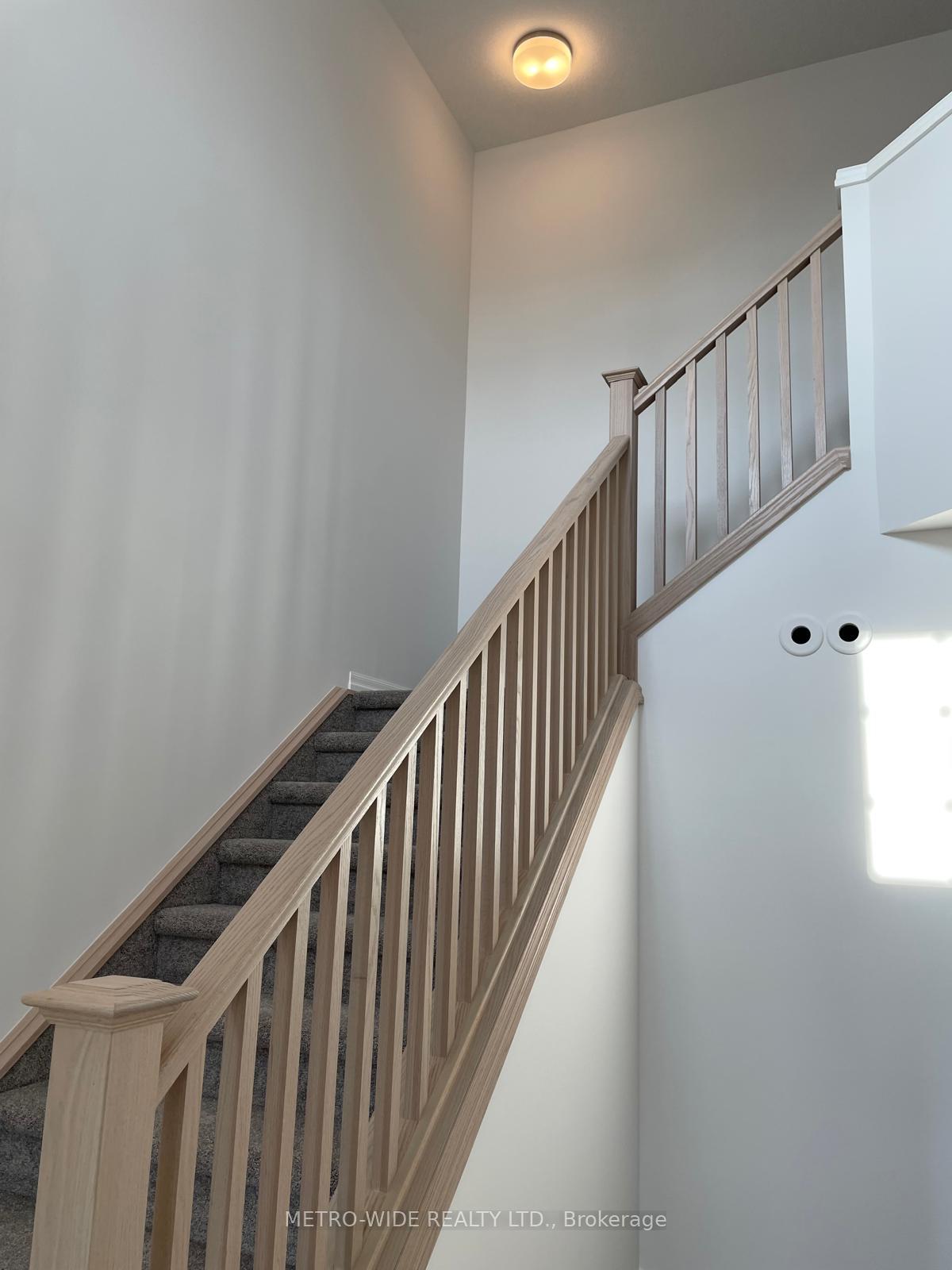 Photo 12 of 11 Silverleaf Path E, St. Thomas — HOMEH