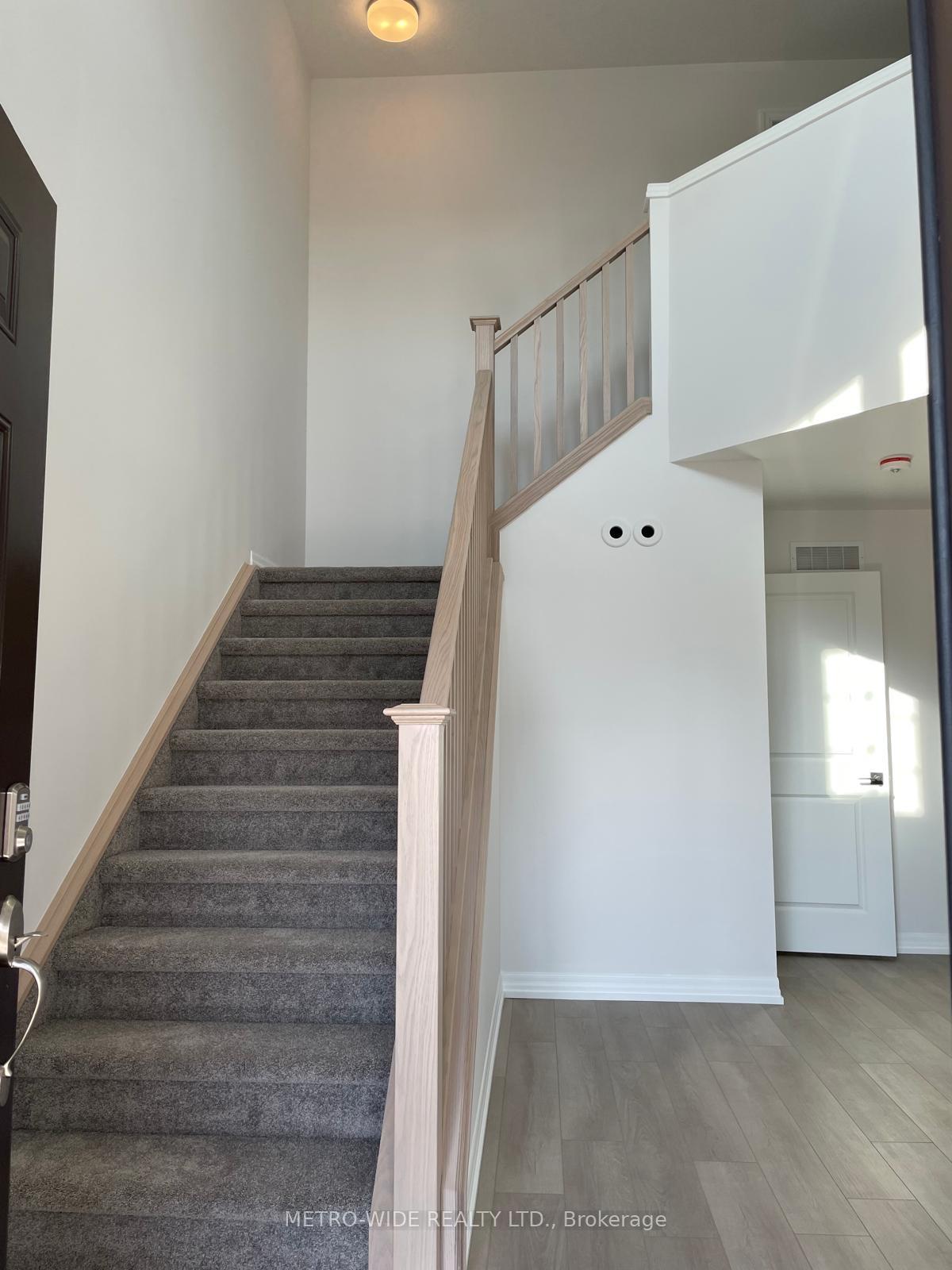 Photo 13 of 11 Silverleaf Path E, St. Thomas — HOMEH