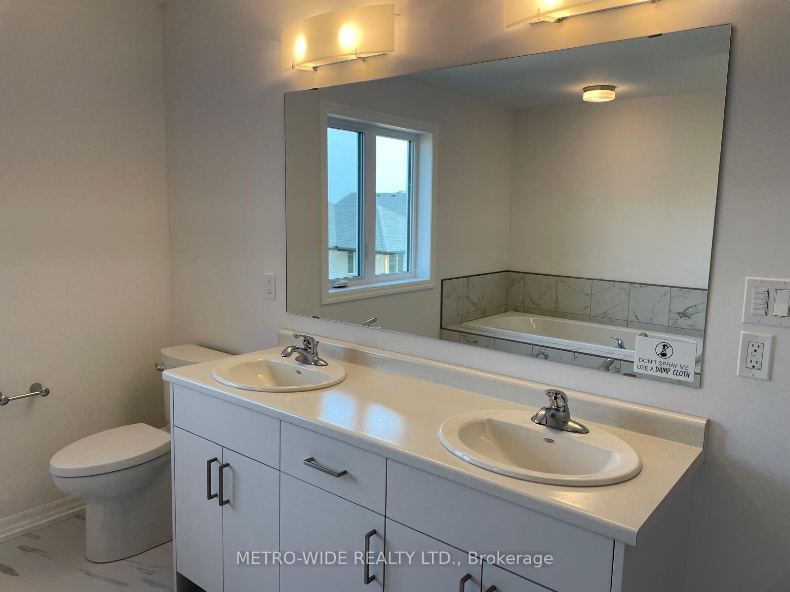 Photo 14 of 11 Silverleaf Path E, St. Thomas — HOMEH