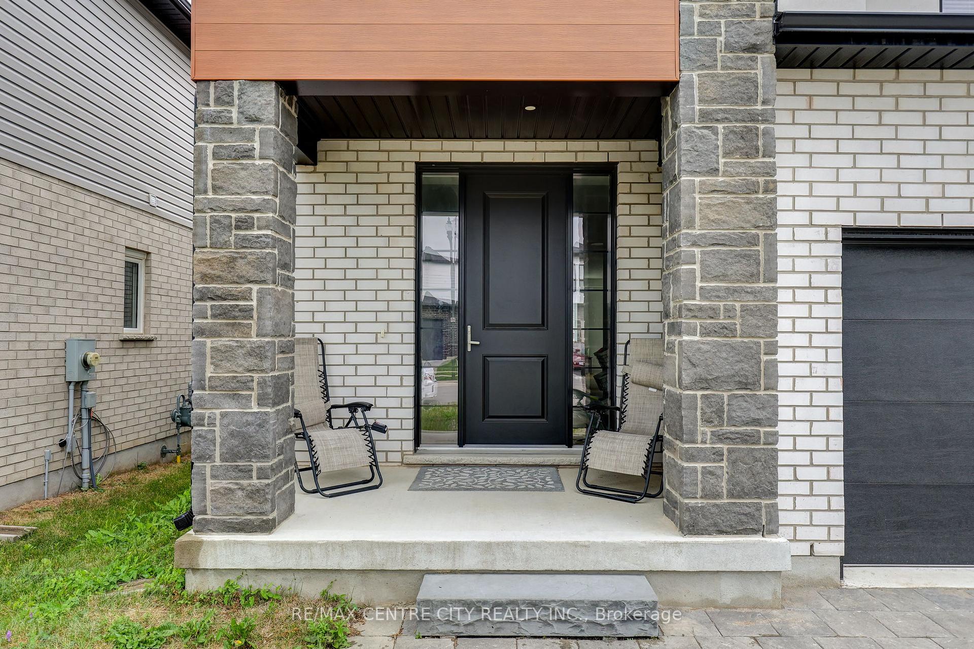 Photo 2 of 15 Welch Court, St. Thomas — HOMEH