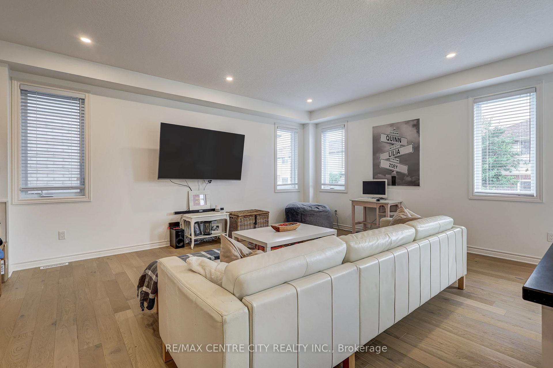 Photo 6 of 15 Welch Court, St. Thomas — HOMEH