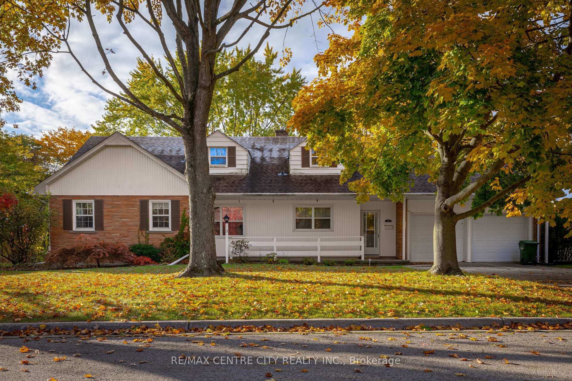 Photo 2 of 3 Gliddon Avenue, St. Thomas — HOMEH