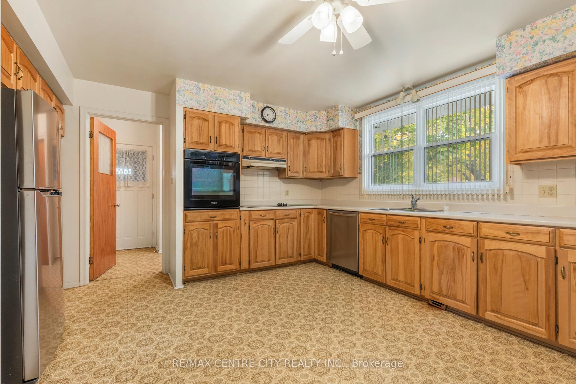 Photo 5 of 3 Gliddon Avenue, St. Thomas — HOMEH