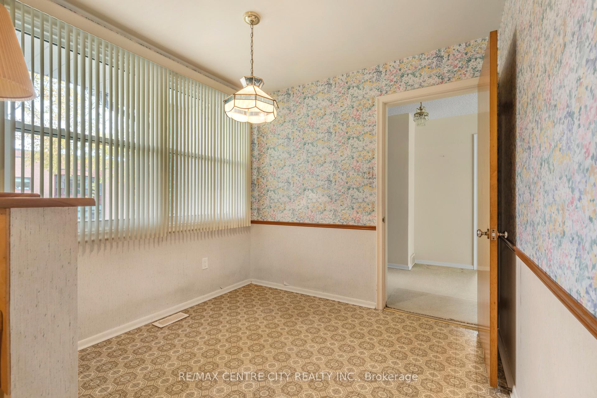 Photo 11 of 3 Gliddon Avenue, St. Thomas — HOMEH
