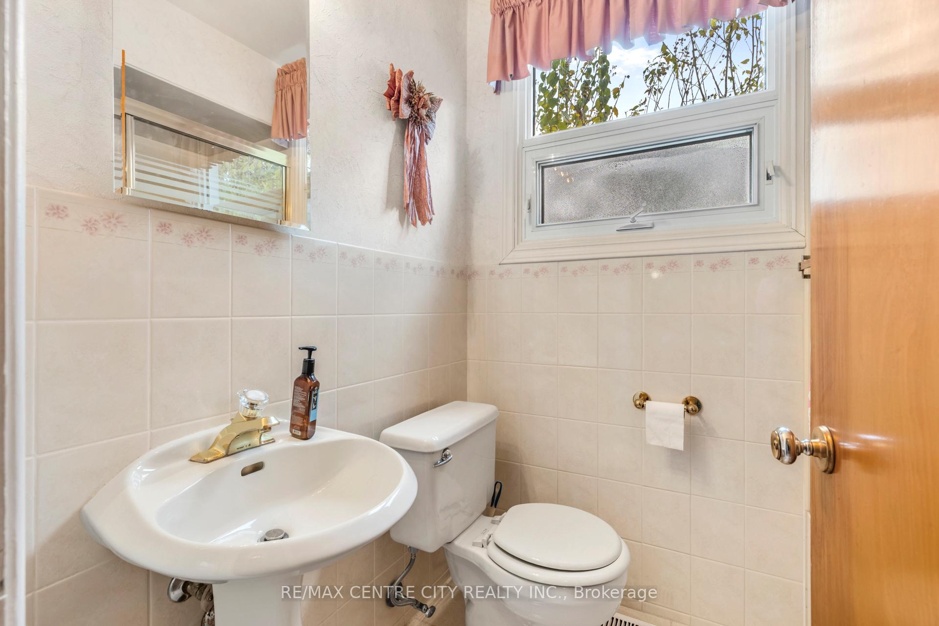 Photo 13 of 3 Gliddon Avenue, St. Thomas — HOMEH