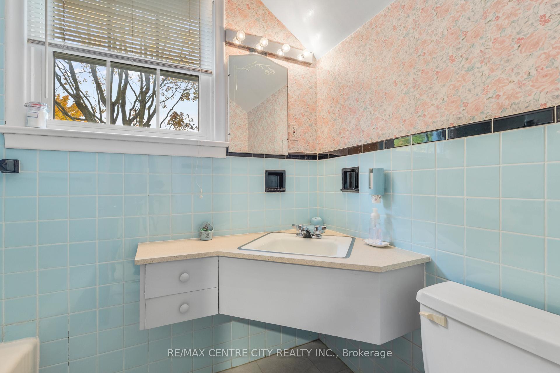 Photo 17 of 3 Gliddon Avenue, St. Thomas — HOMEH