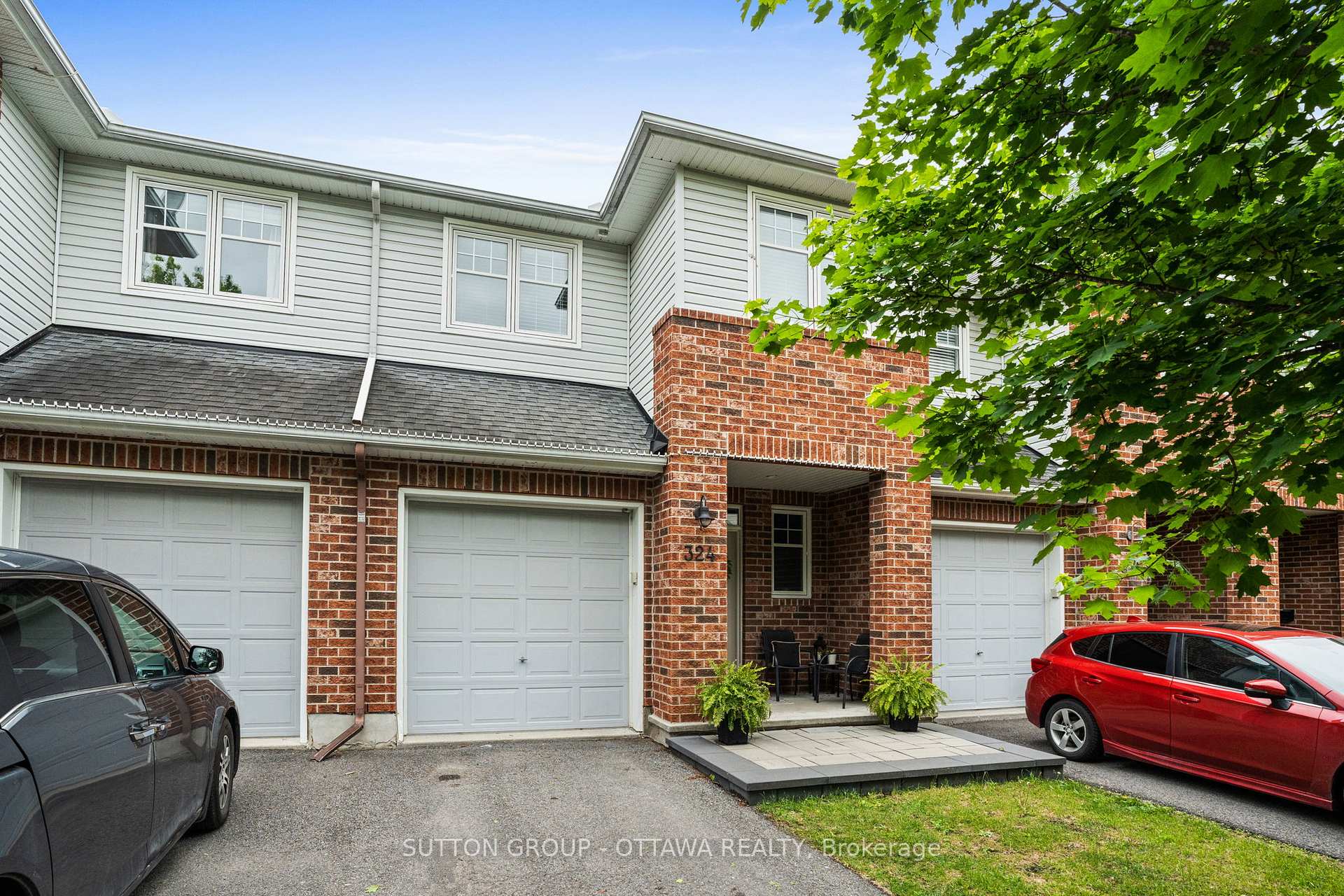 Photo 3 of 324 Horseshoe Crescent, Ottawa, Stittsville (North) — HOMEH