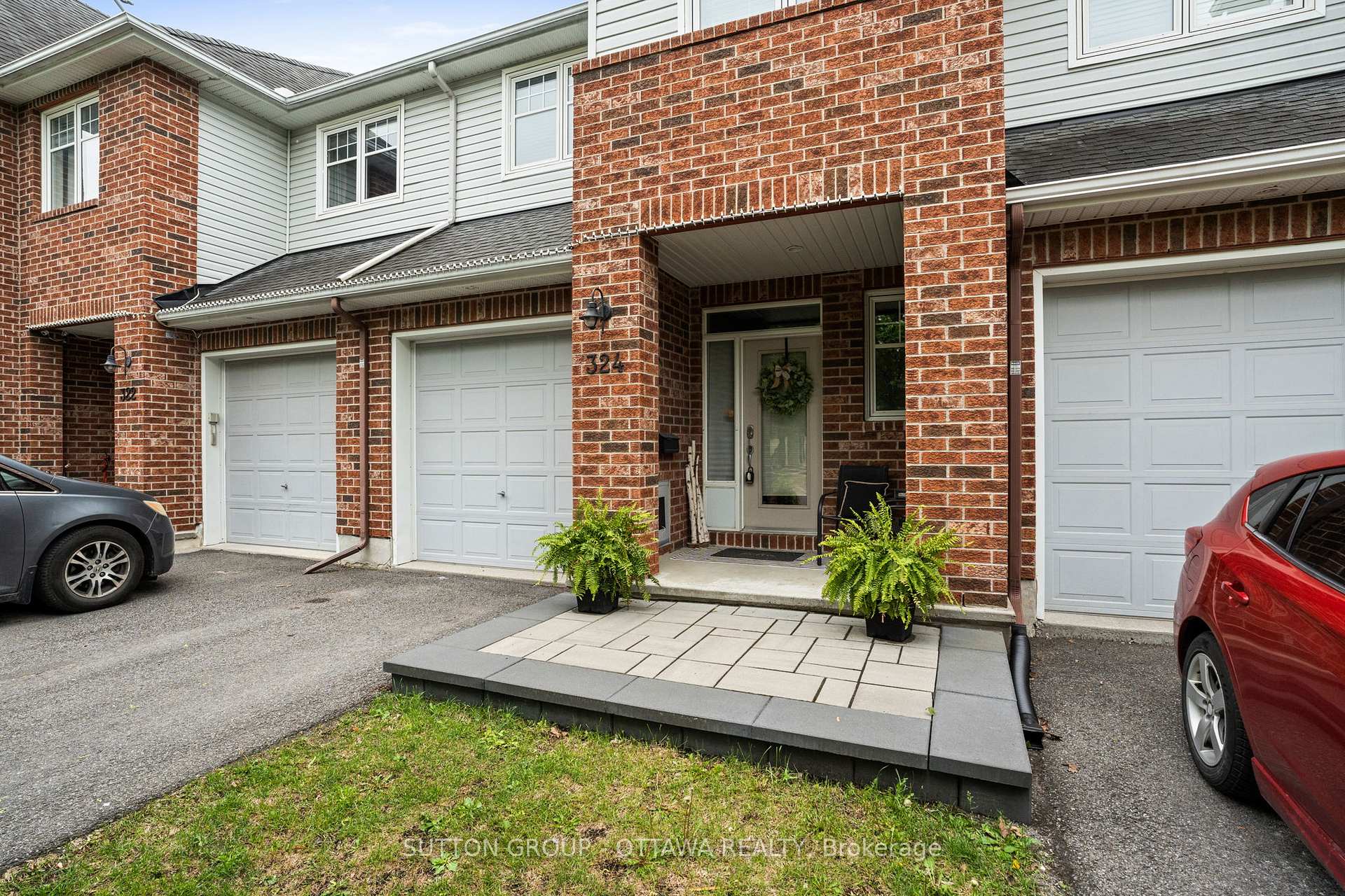 Photo 4 of 324 Horseshoe Crescent, Ottawa, Stittsville (North) — HOMEH