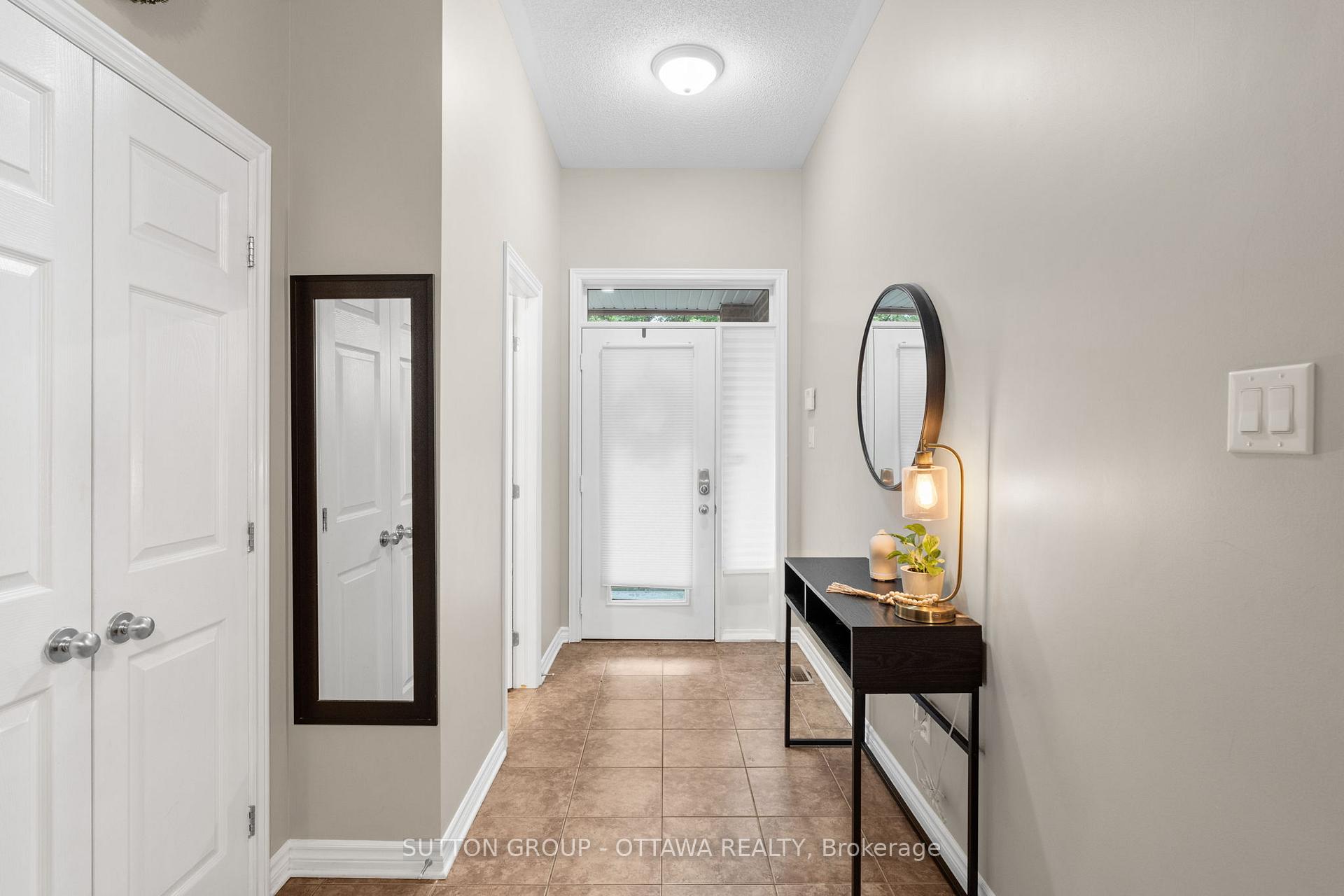 Photo 5 of 324 Horseshoe Crescent, Ottawa, Stittsville (North) — HOMEH