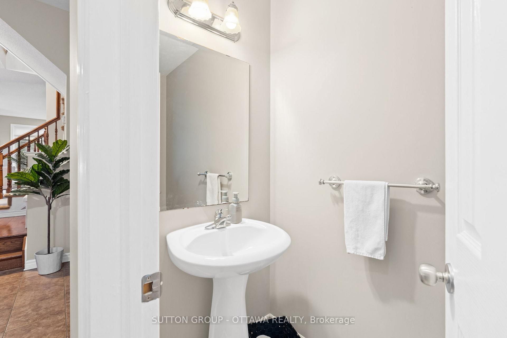 Photo 7 of 324 Horseshoe Crescent, Ottawa, Stittsville (North) — HOMEH