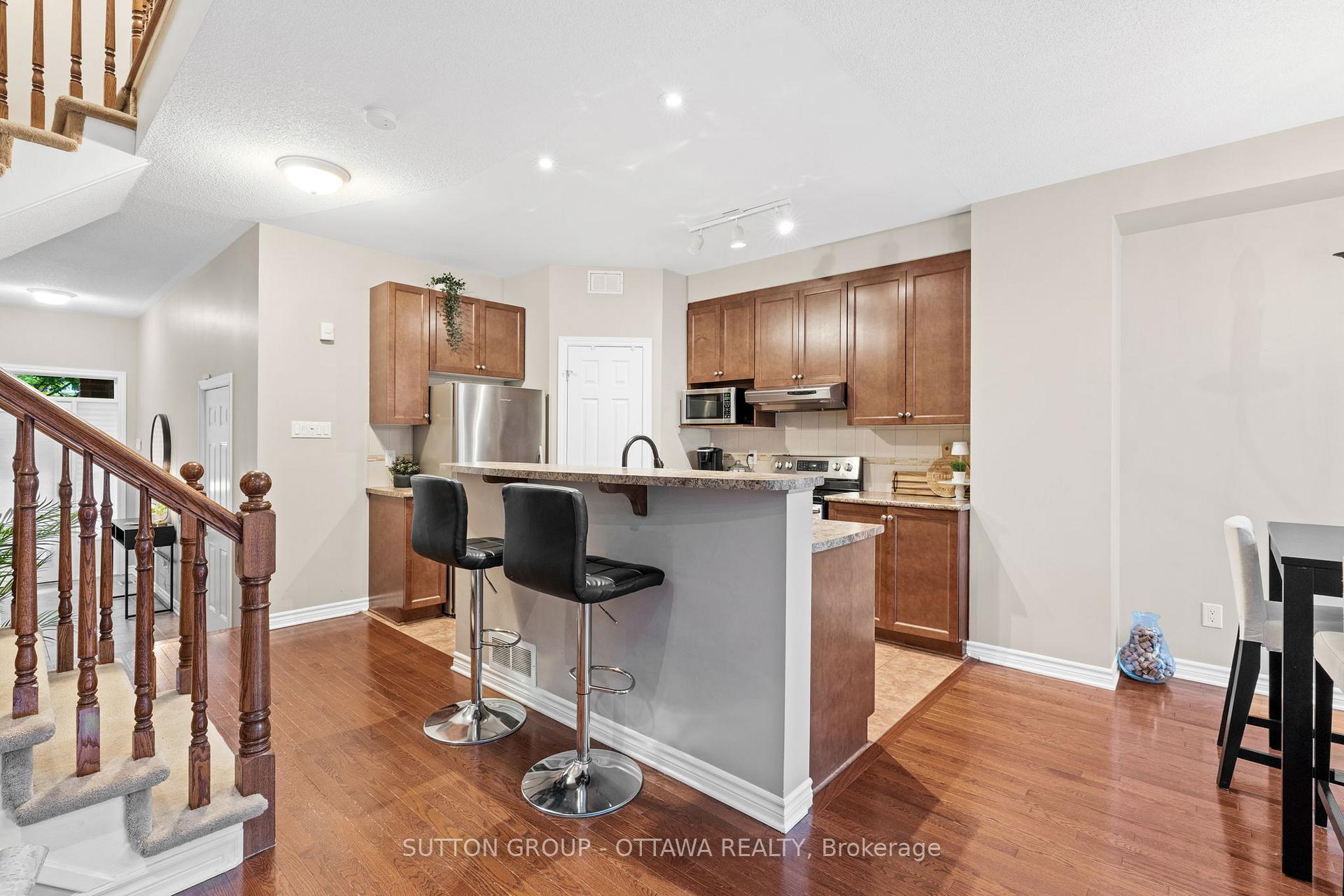 Photo 9 of 324 Horseshoe Crescent, Ottawa, Stittsville (North) — HOMEH