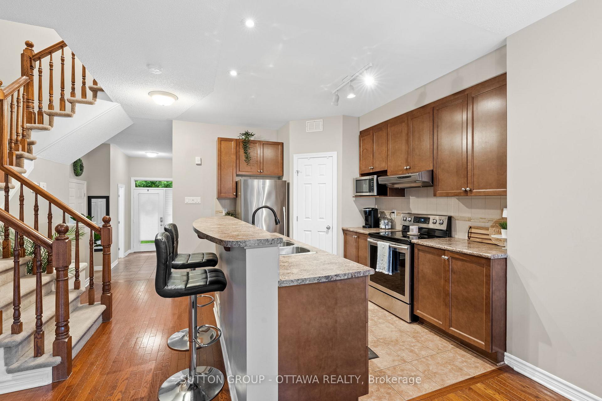 Photo 10 of 324 Horseshoe Crescent, Ottawa, Stittsville (North) — HOMEH