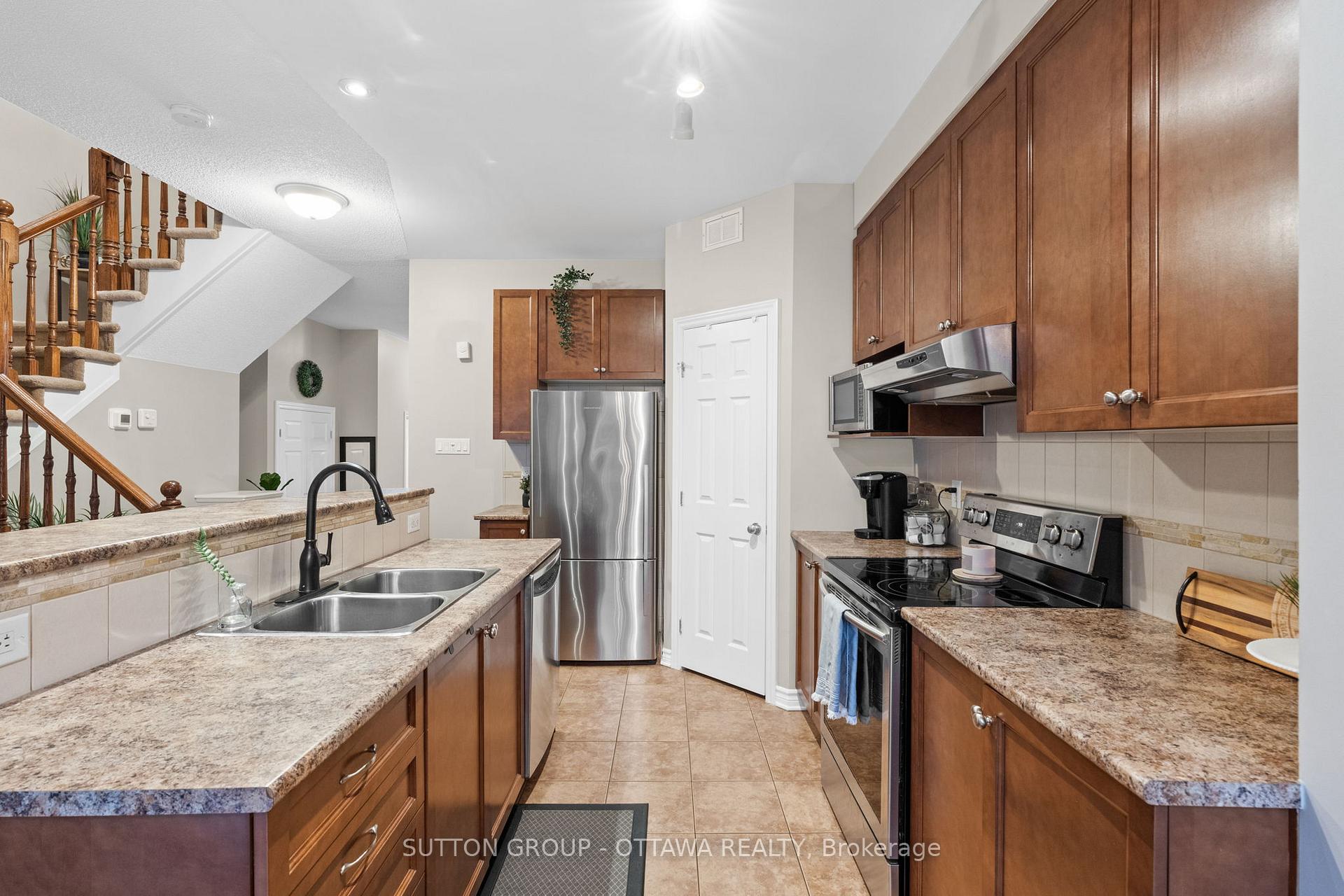 Photo 11 of 324 Horseshoe Crescent, Ottawa, Stittsville (North) — HOMEH