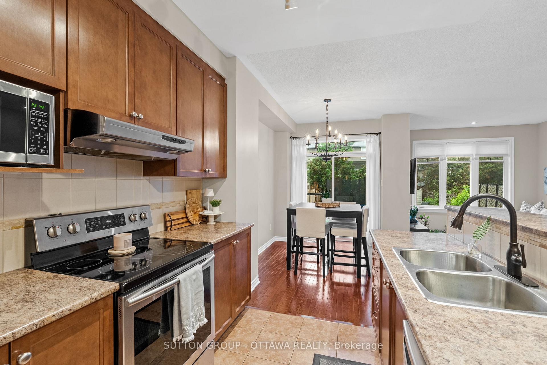Photo 12 of 324 Horseshoe Crescent, Ottawa, Stittsville (North) — HOMEH