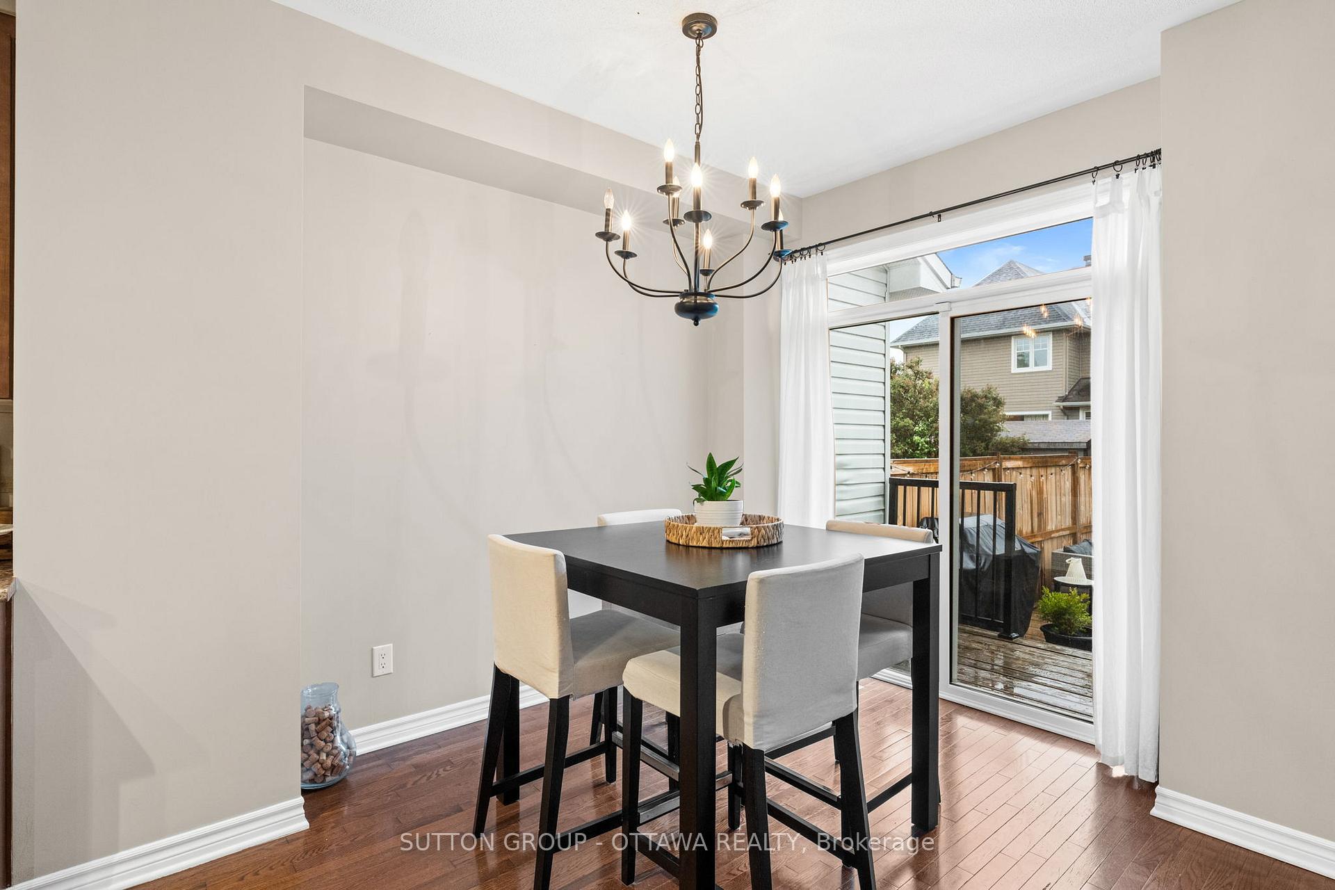 Photo 17 of 324 Horseshoe Crescent, Ottawa, Stittsville (North) — HOMEH