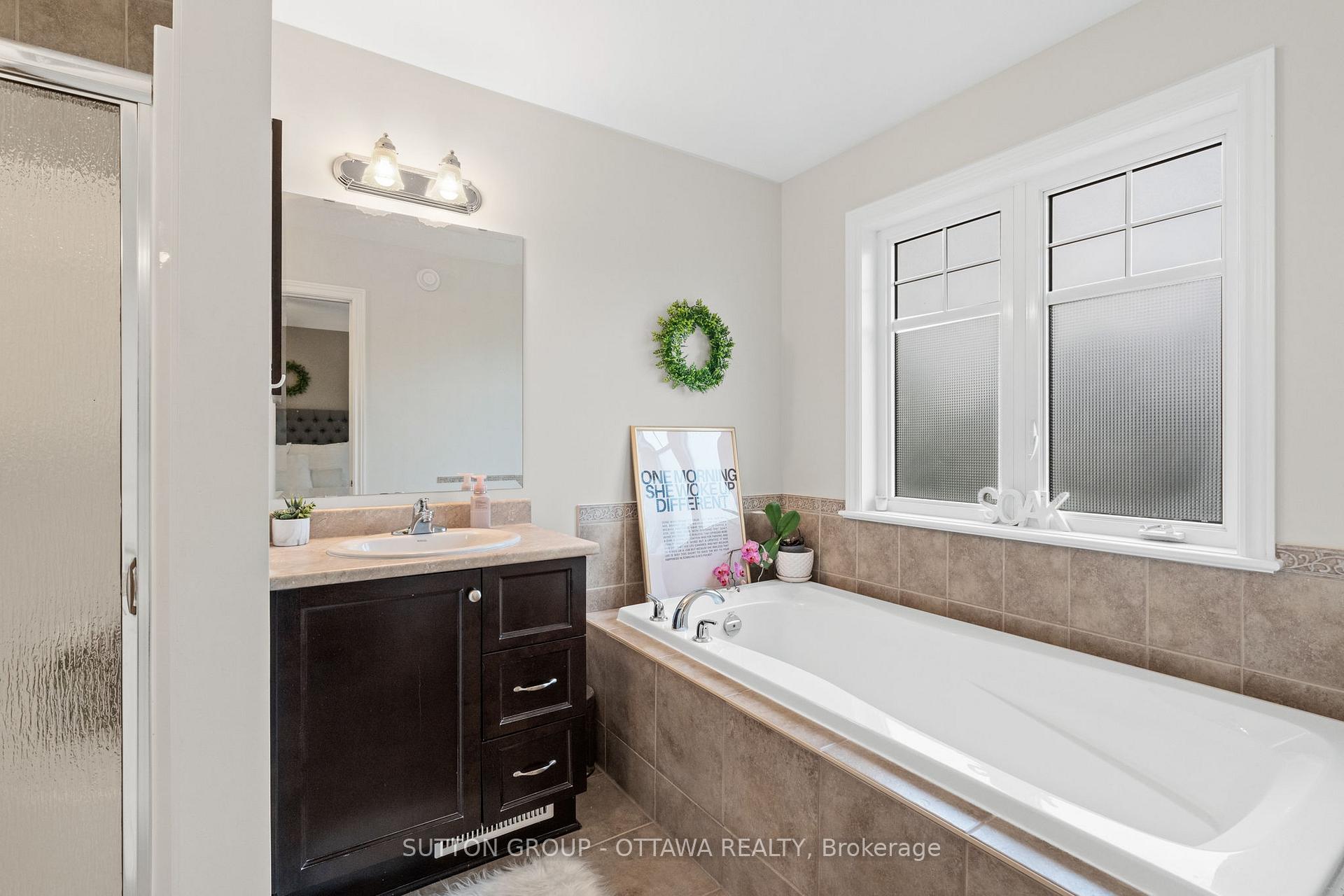 Photo 24 of 324 Horseshoe Crescent, Ottawa, Stittsville (North) — HOMEH