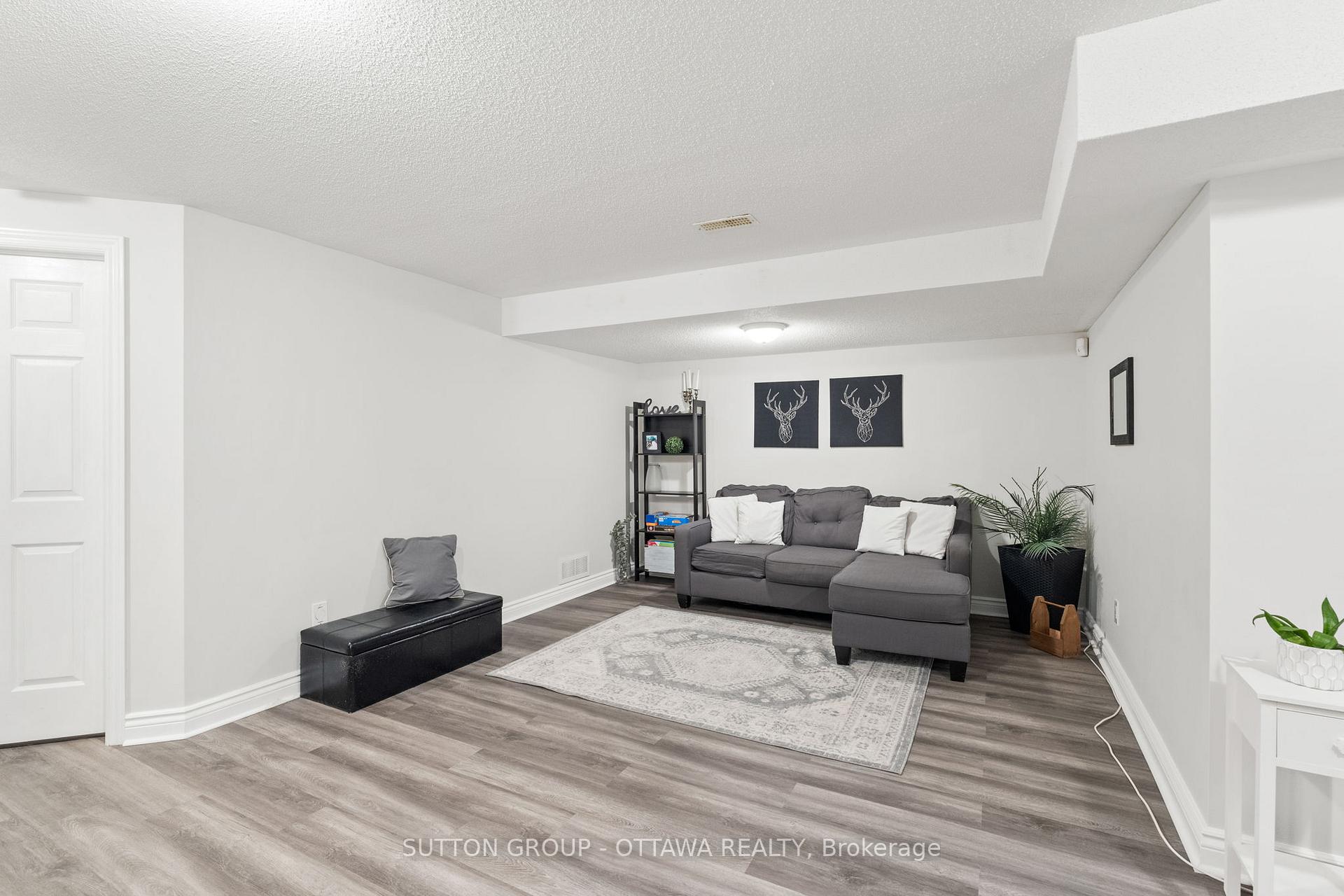 Photo 31 of 324 Horseshoe Crescent, Ottawa, Stittsville (North) — HOMEH