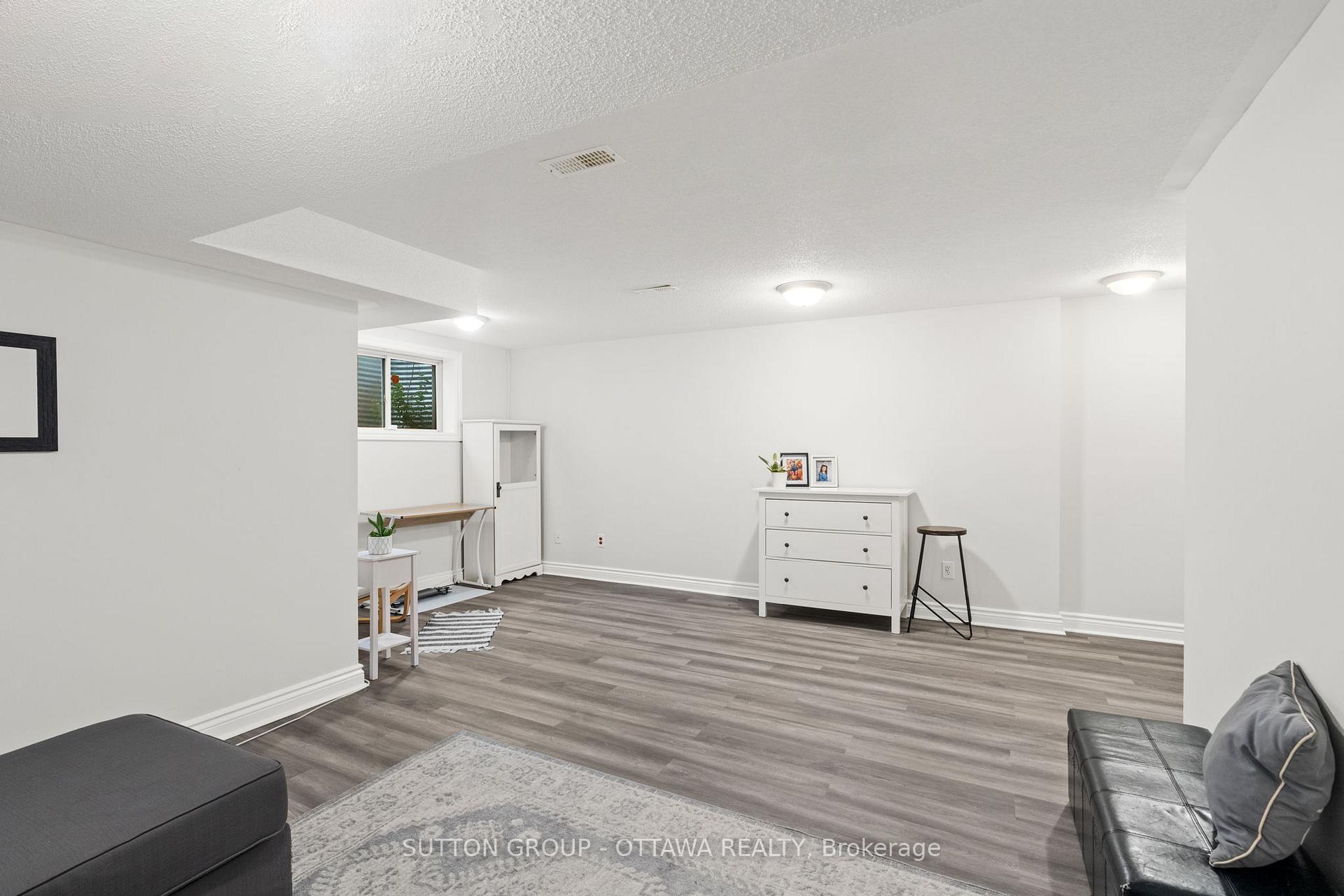 Photo 32 of 324 Horseshoe Crescent, Ottawa, Stittsville (North) — HOMEH