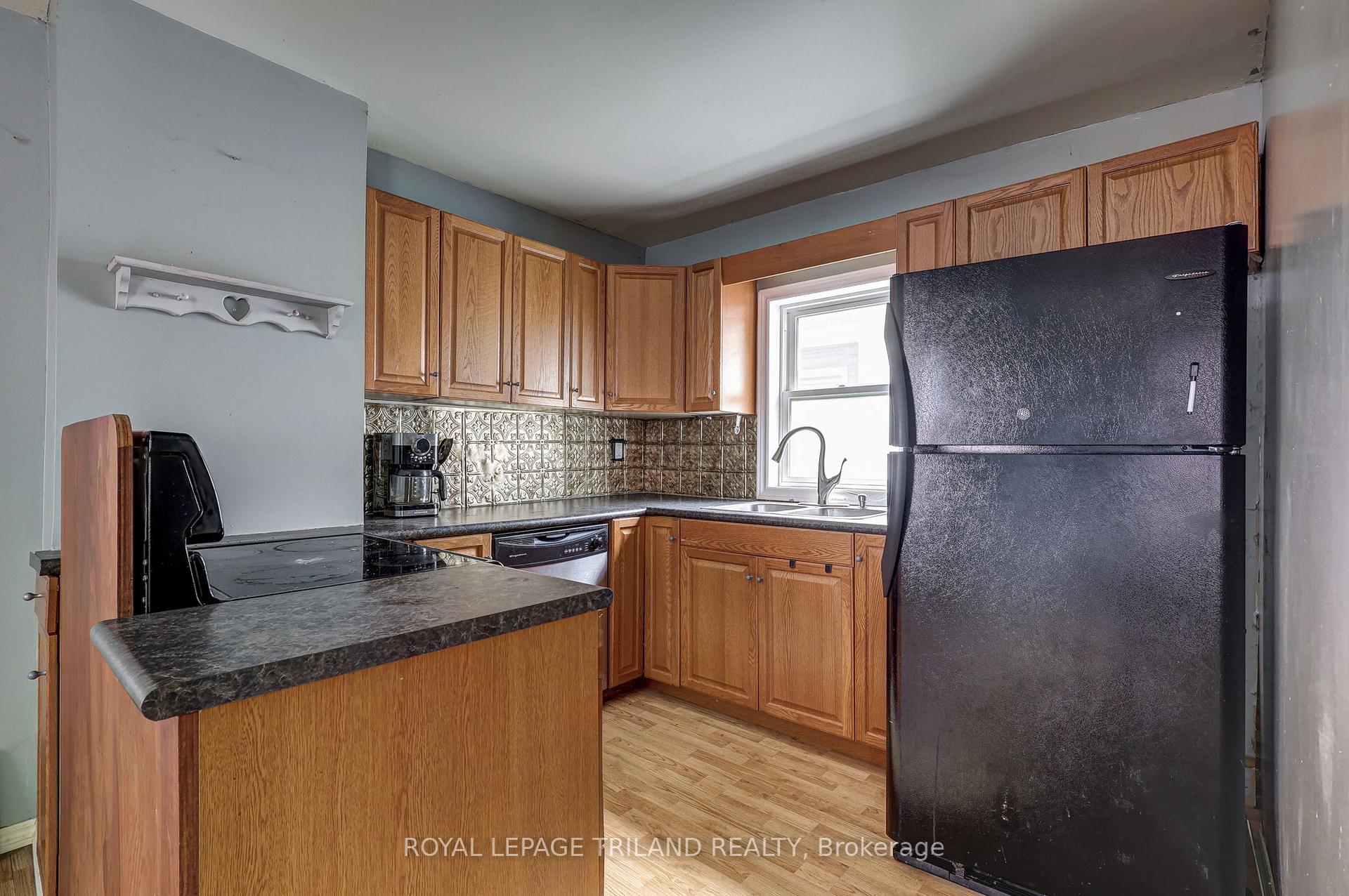 Photo 24 of 41 Chester Street, St. Thomas — HOMEH