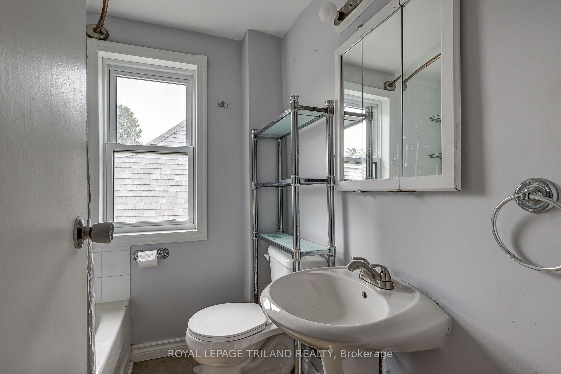 Photo 34 of 41 Chester Street, St. Thomas — HOMEH